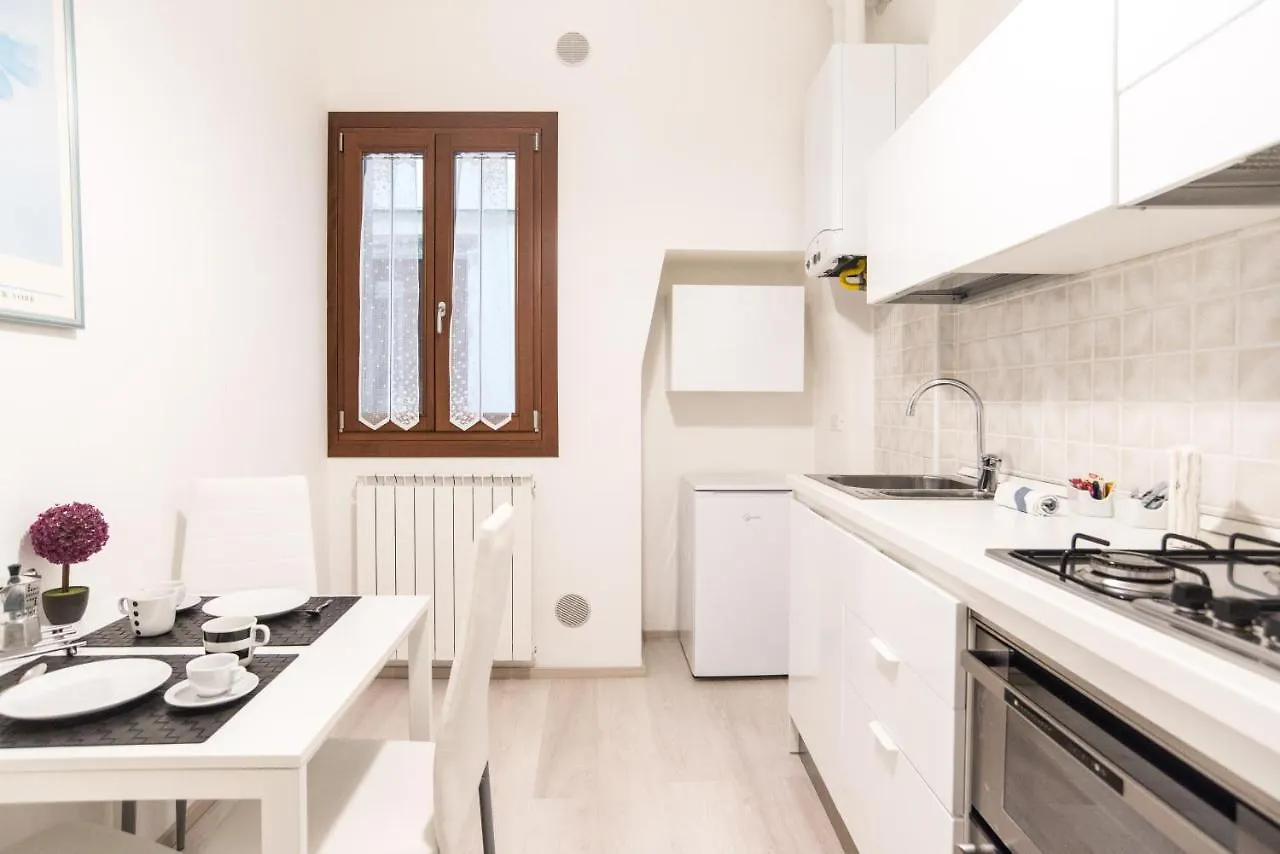 Lovely In San Marco Venice Apartment